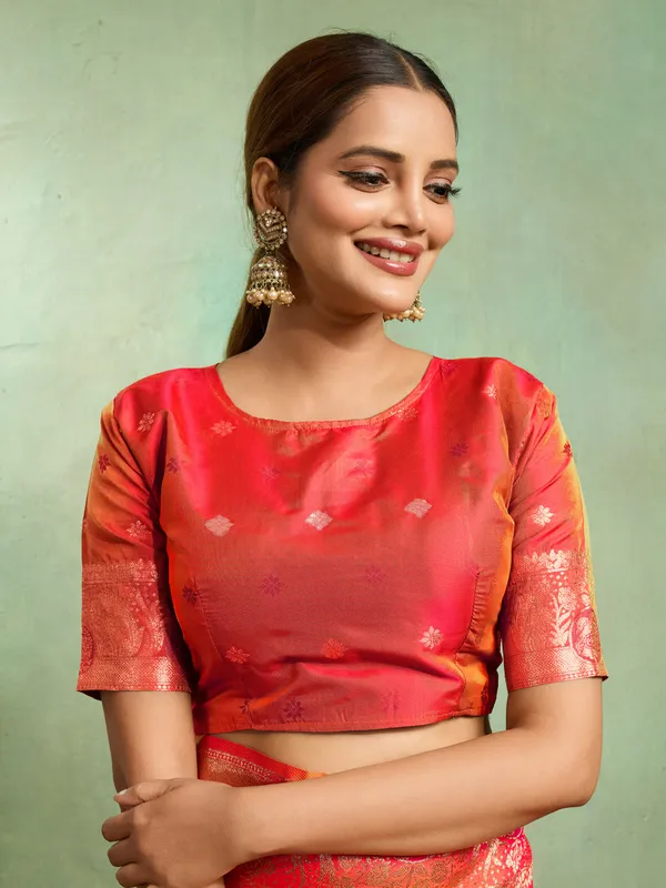 Coral_Pink_Banarasi_Silk_Saree_with_Golden_Zari_Weaving