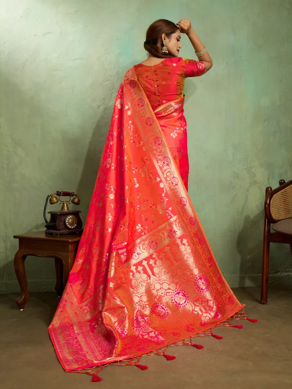 Coral_Pink_Banarasi_Silk_Saree_with_Golden_Zari_Weaving