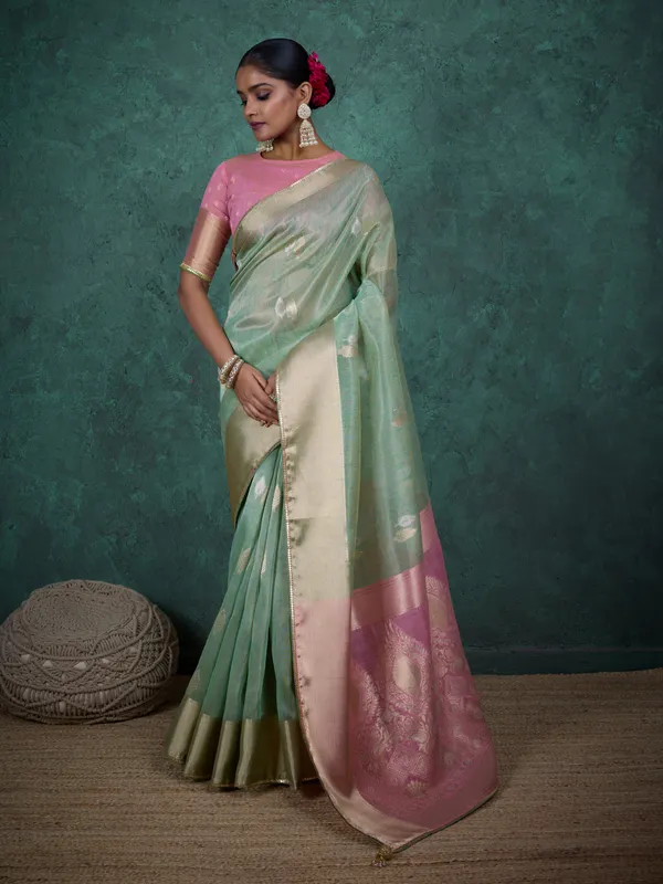 Bright_Leaf_Green_&_Dusty_Rose_Pink_Linen_Blend_Saree_For_Women