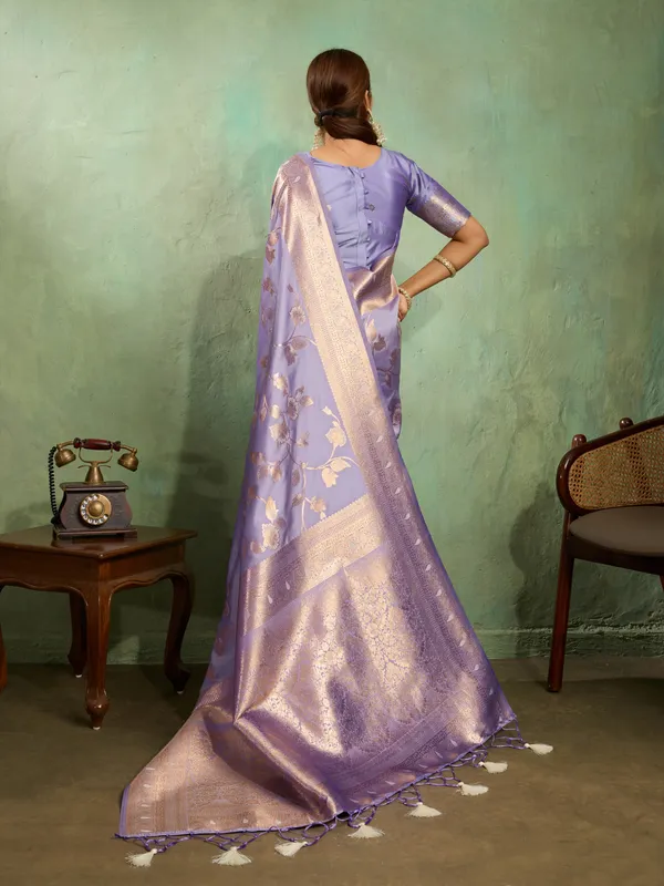 Lavender_Purple_Banarasi_Silk_Saree_with_Golden_Zari_Weaving