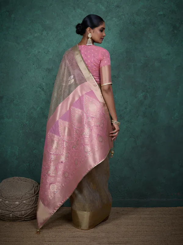 Elegant_Grey_&_Dusty_Rose_Pink_Linen_Blend_Saree_For_Women
