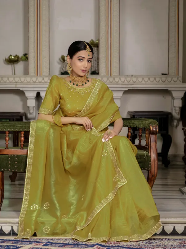 Mustard_Yellow_Gold_Crush_Saree_For_Women