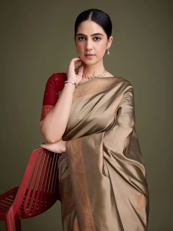 Gold_&_Red_En_Soft_Banarasi_Silk_With_Fancy_Digital_Woven_Pallu_&_Maroon_Blouse_Saree_For_Women