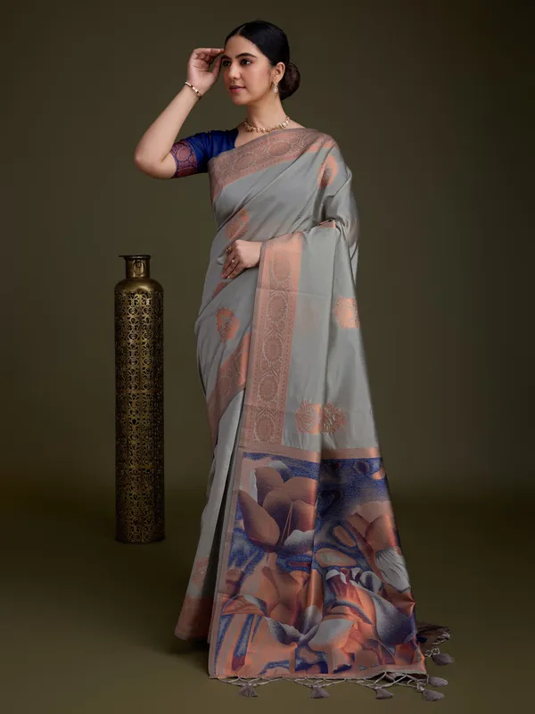 Green_Peacock_Soft_Banarasi_Silk_With_Fancy_Digital_Woven_Pallu_Saree_For_Women