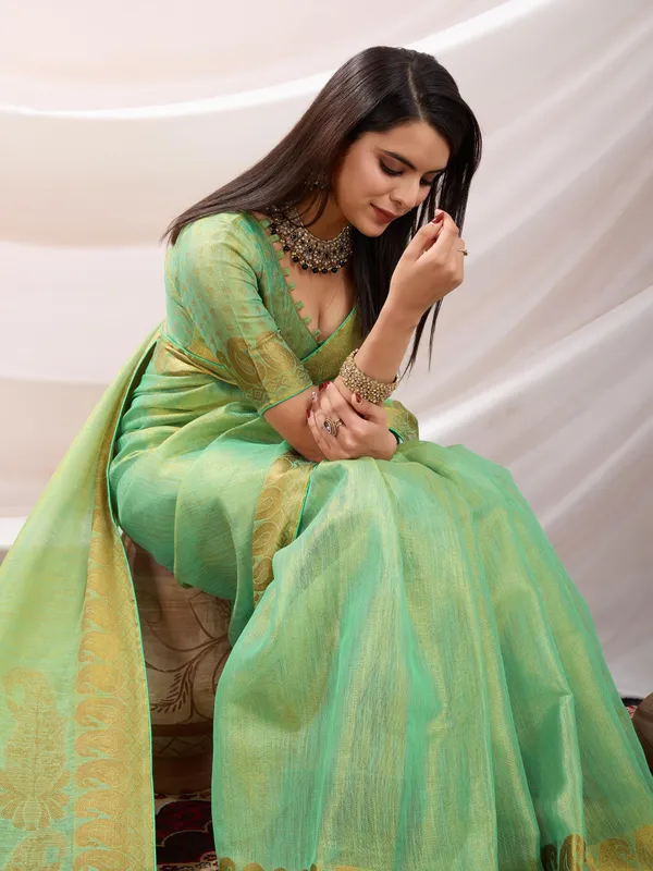 Pastel_Green_Linen_Tissue_With_Golden_Zari_Weaving_Designer_Blouse_&_Tassels_Saree