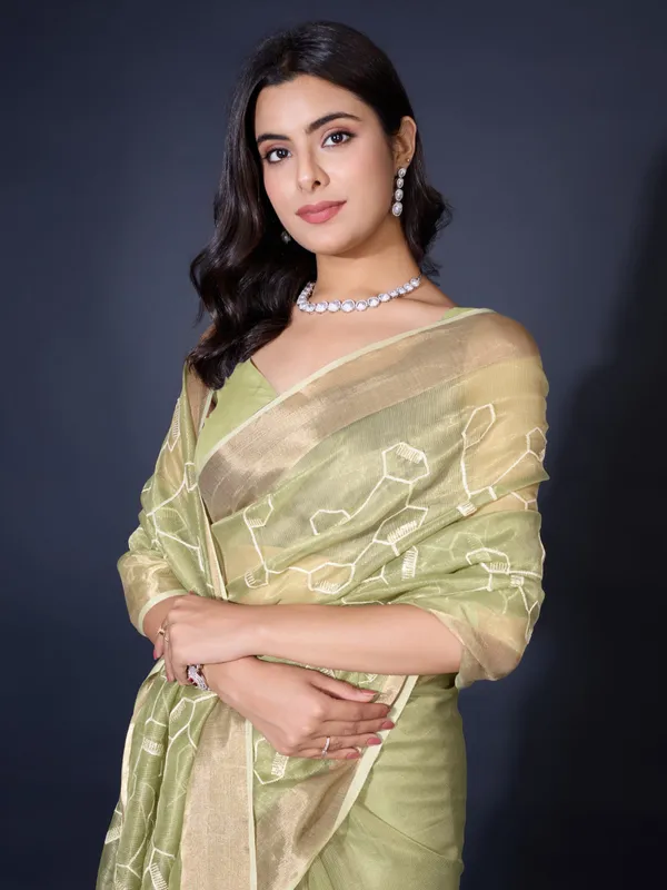 Elegant_Olive_Gold_Zari_Weave_Saree