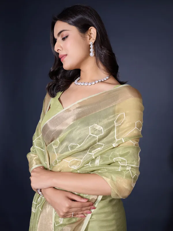 Elegant_Olive_Gold_Zari_Weave_Saree