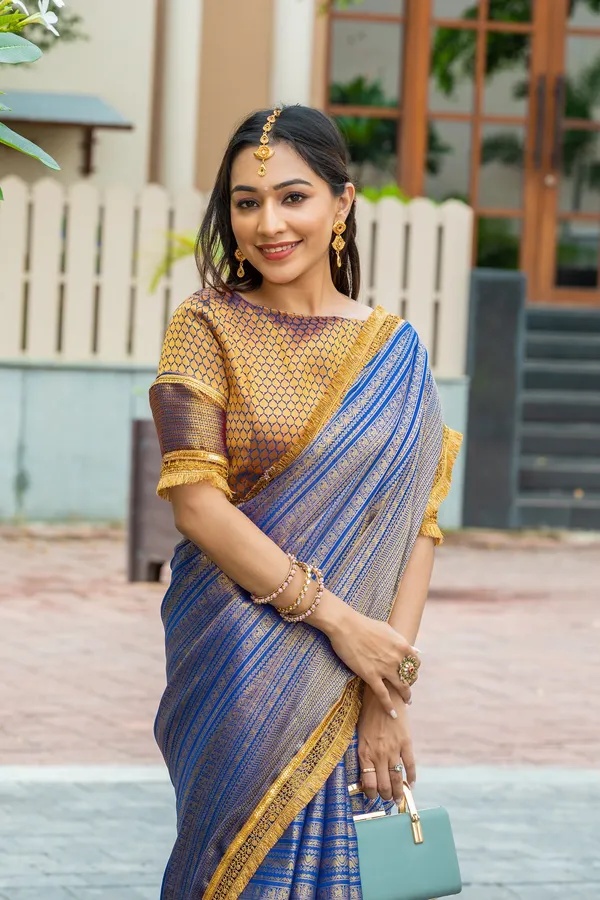 Royal_Blue_&_Gold_Mysore_Brocade_Silk_With_Triple_Jari_Weaving_&_Dual_Lace_Work_Saree
