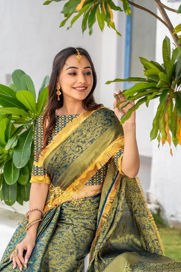 Royal_Green_&_Gold_Mysore_Brocade_Silk_With_Triple_Jari_Weaving_&_Dual_Lace_Work_Saree_For_Women