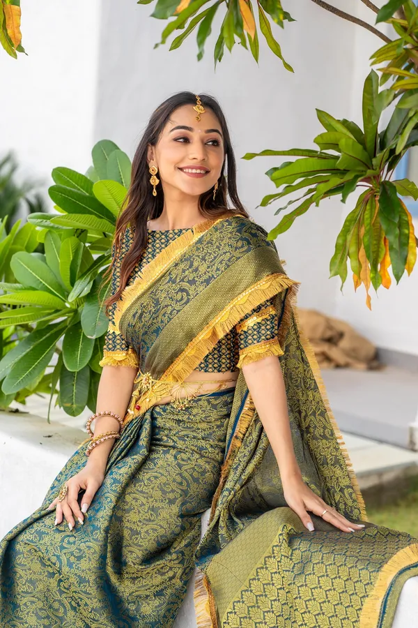 Royal_Green_&_Gold_Mysore_Brocade_Silk_With_Triple_Jari_Weaving_&_Dual_Lace_Work_Saree_For_Women