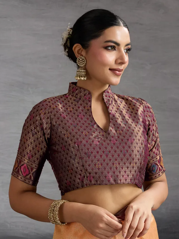 Golden_Peach_&_Plum_Zari_Silk_Saree_–_Premium_Temple_Border_Banarasi_Weave