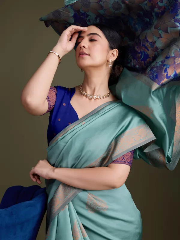 Blue_&_Green_Shiny_Dark_Soft_Banarasi_Silk_With_Fancy_Digital_Woven_Pallu_&_Navy_Blouse_Saree_For_Women