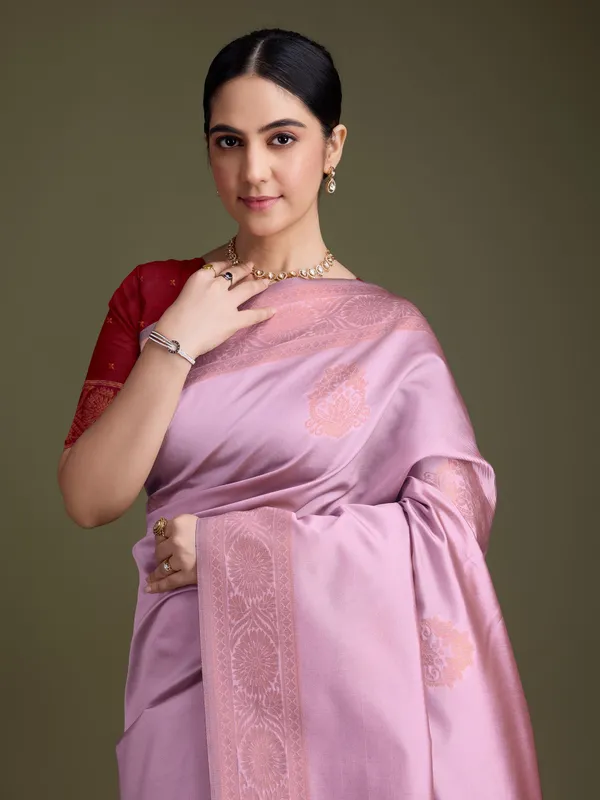 Pink_&_Red_Shiny_Soft_Banarasi_Silk_With_Fancy_Digital_Woven_Pallu_&_Maroon_Blouse_Saree_For_Women