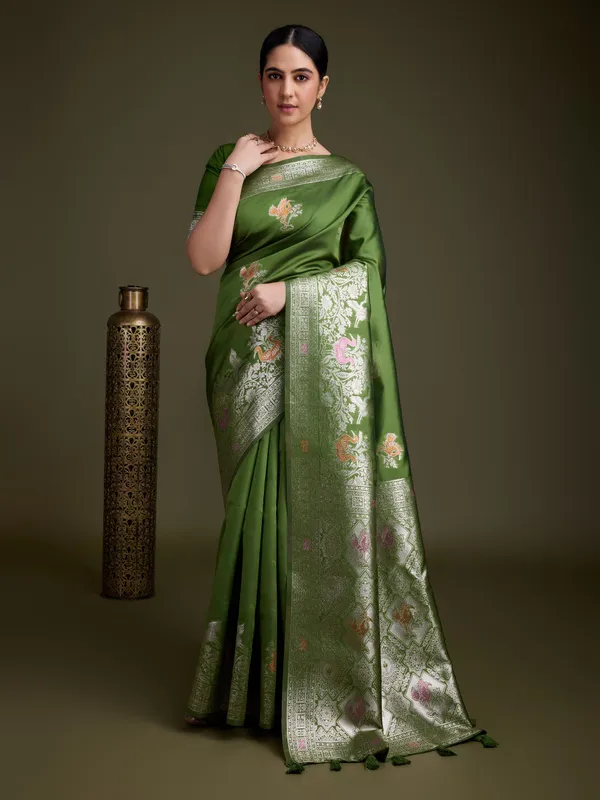 Regal_Bottle_Green_Soft_Silk_Saree_with_Silver_Meenakari_Zari_&_Floral_Weaving