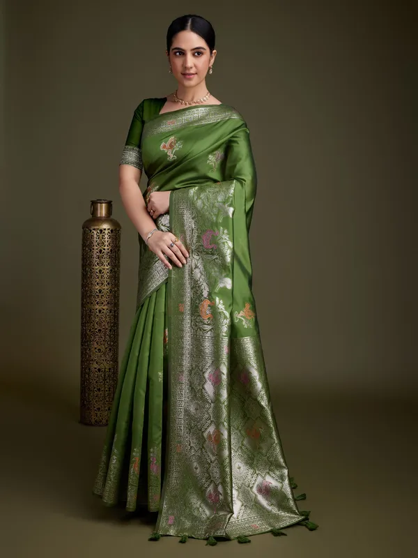 Regal_Bottle_Green_Soft_Silk_Saree_with_Silver_Meenakari_Zari_&_Floral_Weaving