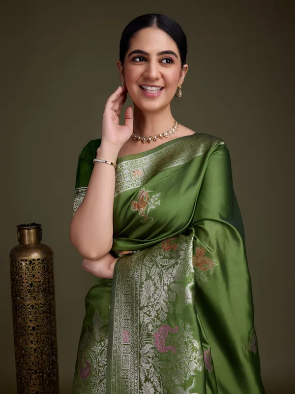 Regal_Bottle_Green_Soft_Silk_Saree_with_Silver_Meenakari_Zari_&_Floral_Weaving