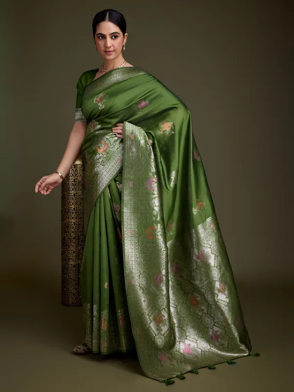 Regal_Bottle_Green_Soft_Silk_Saree_with_Silver_Meenakari_Zari_&_Floral_Weaving