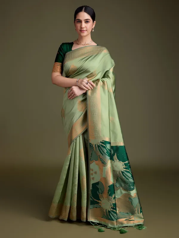 Green_Elegant_Soft_Banarasi_Silk_With_Fancy_Digital_Woven_Pallu_Saree_For_Women