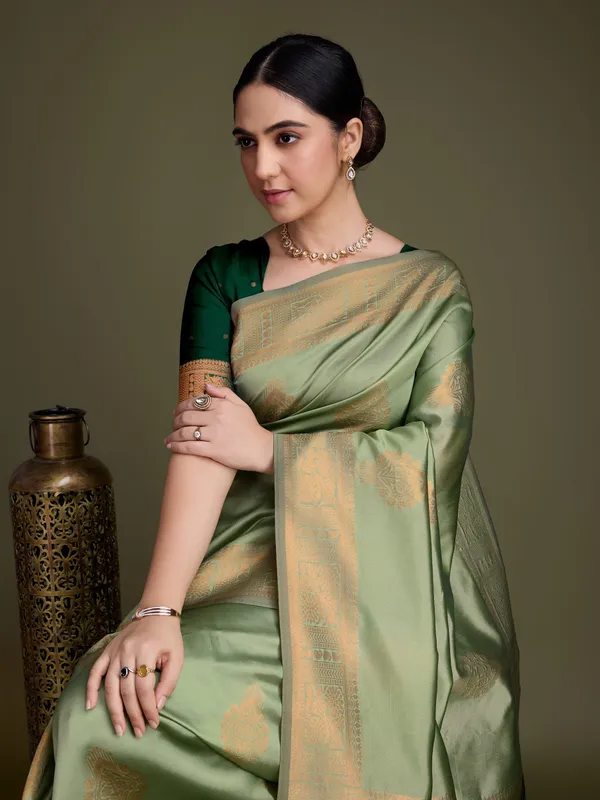 Green_Elegant_Soft_Banarasi_Silk_With_Fancy_Digital_Woven_Pallu_Saree_For_Women