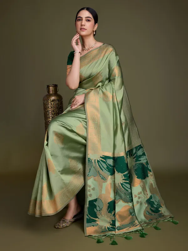 Green_Elegant_Soft_Banarasi_Silk_With_Fancy_Digital_Woven_Pallu_Saree_For_Women