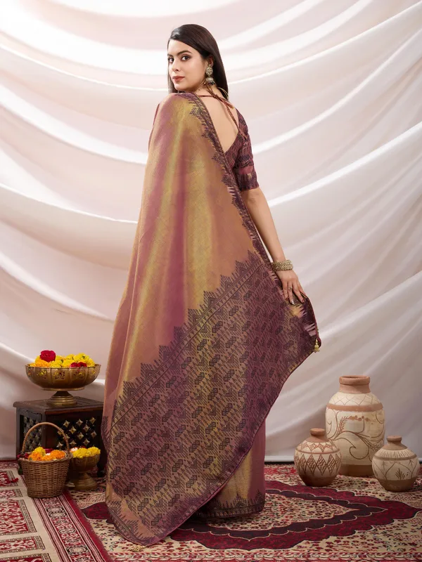 Dual_Tone_Gold_&_Plum_Linen_Tissue_With_Black_Thread_&_Zari_Weaving,_Designer_Pallu_&_Tassels_Saree