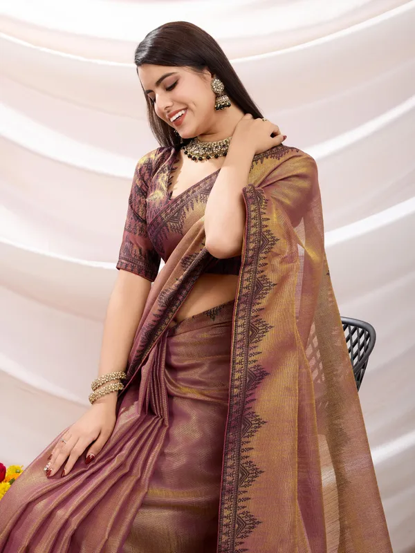 Dual_Tone_Gold_&_Plum_Linen_Tissue_With_Black_Thread_&_Zari_Weaving,_Designer_Pallu_&_Tassels_Saree