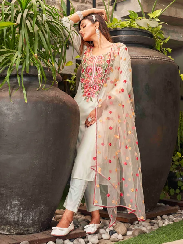 Cream_Viscose_Embroidered_Straight_Kurta_With_Viscose_Pant_And_Net_Dupatta_Sets_For_Women
