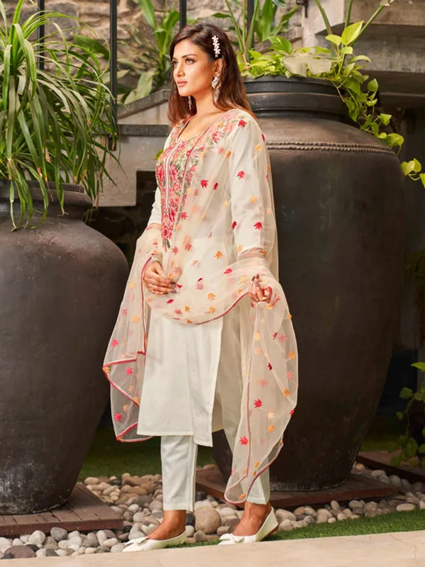 Cream_Viscose_Embroidered_Straight_Kurta_With_Viscose_Pant_And_Net_Dupatta_Sets_For_Women
