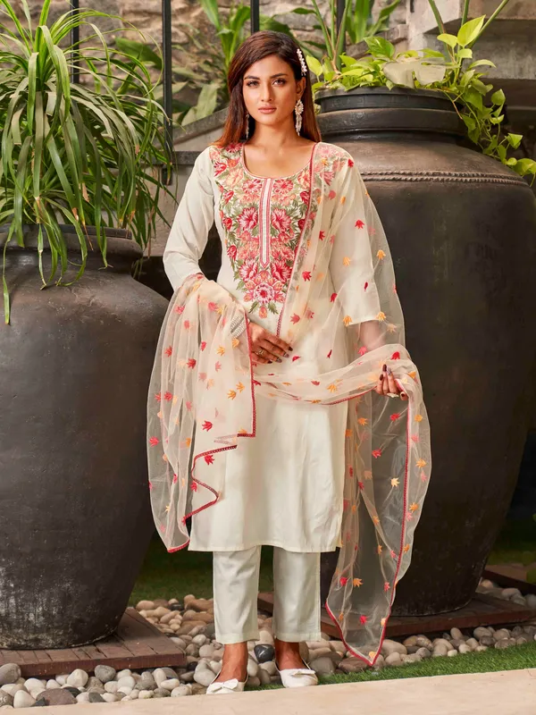 Cream_Viscose_Embroidered_Straight_Kurta_With_Viscose_Pant_And_Net_Dupatta_Sets_For_Women