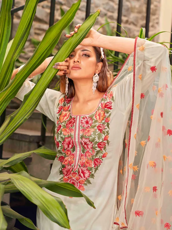Cream_Viscose_Embroidered_Straight_Kurta_With_Viscose_Pant_And_Net_Dupatta_Sets_For_Women