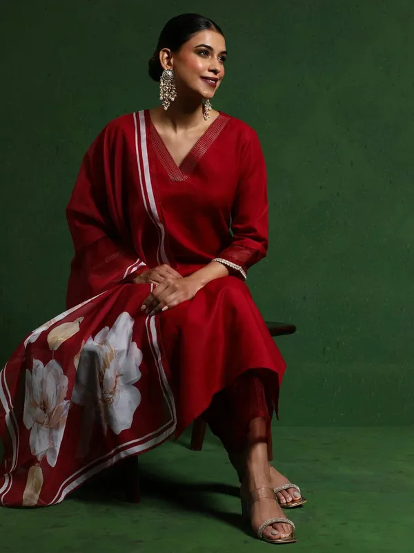 Crimson_Red_Chanderi_Silk_Kurti_with_Chanderi_Silk_Pant_with_Organza_Contrast_Striped_Dupatta"