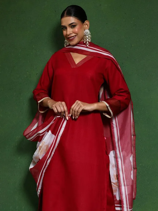 Crimson_Red_Chanderi_Silk_Kurti_with_Chanderi_Silk_Pant_with_Organza_Contrast_Striped_Dupatta"
