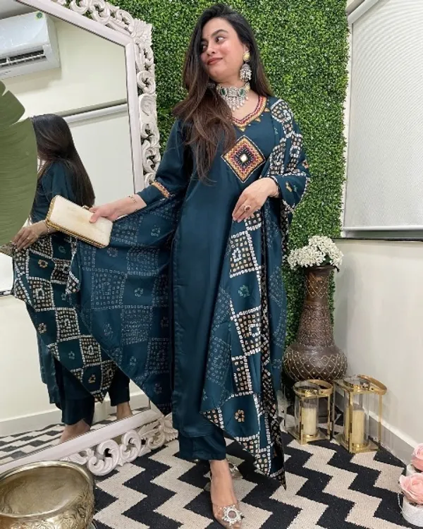 Navy_Blue_Viscose_Embroidered_Straight_Kurta_With_Viscose_Pant_And_Organza_Jacquard_With_Print_Dupatta_Sets_For_Women