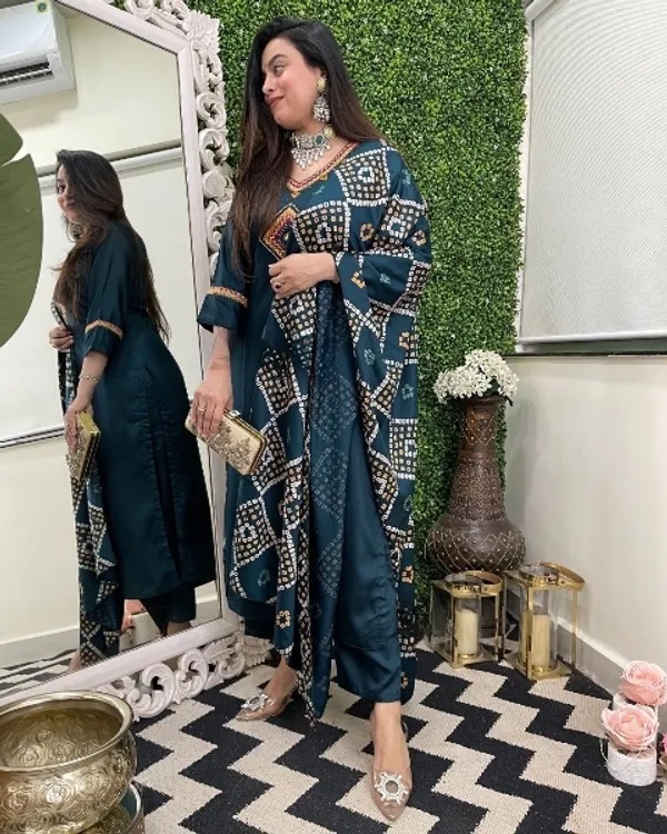 Navy_Blue_Viscose_Embroidered_Straight_Kurta_With_Viscose_Pant_And_Organza_Jacquard_With_Print_Dupatta_Sets_For_Women