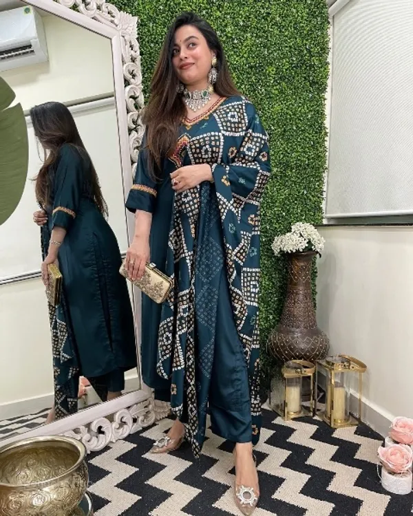 Navy_Blue_Viscose_Embroidered_Straight_Kurta_With_Viscose_Pant_And_Organza_Jacquard_With_Print_Dupatta_Sets_For_Women