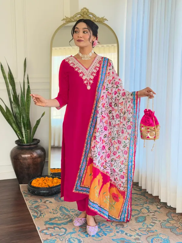 Pink_Kurti_With_Pant_&_Dupatta_For_Women