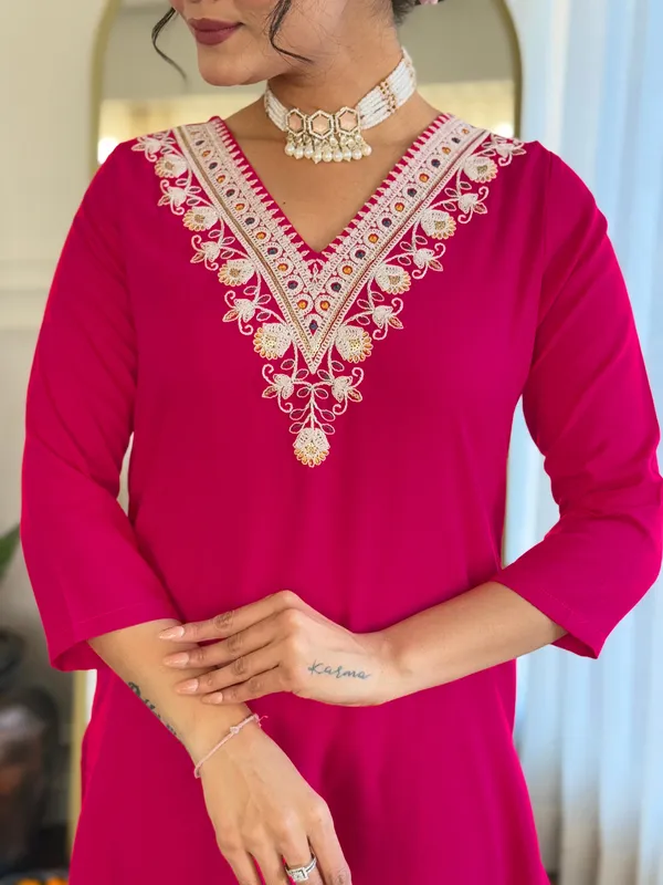 Pink_Kurti_With_Pant_&_Dupatta_For_Women