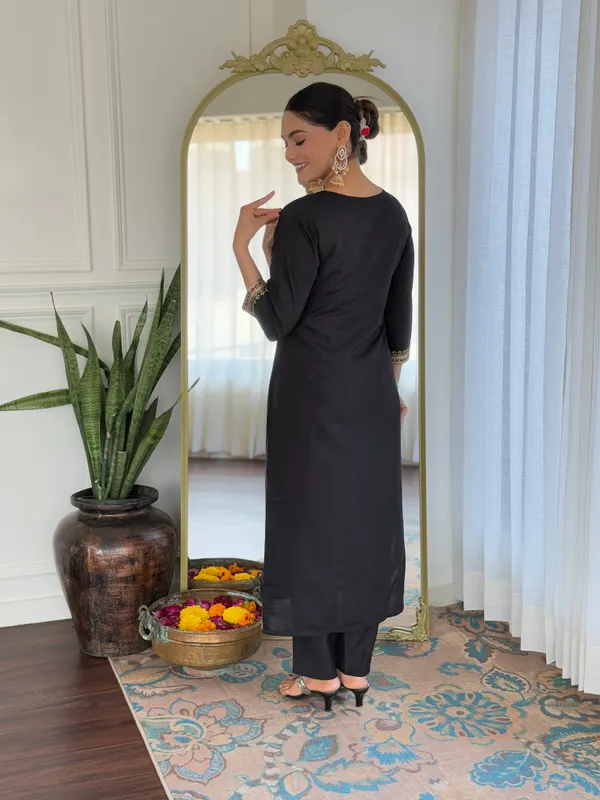 Black_Viscose_Embroidered_Straight_Kurta_With_Viscose_Pant_And_Jacquard_Zari_Dupatta_Sets_For_Women