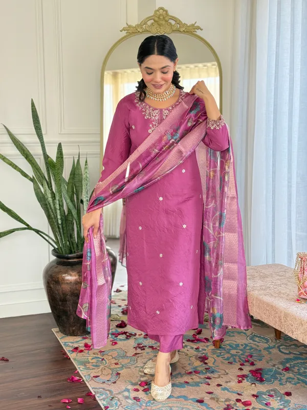 Magenta_Viscose_Chanderi_Embroidered_Straight_Kurta_With_Viscose_Pant_And_Jacquard_Dupatta_Sets_For_Women