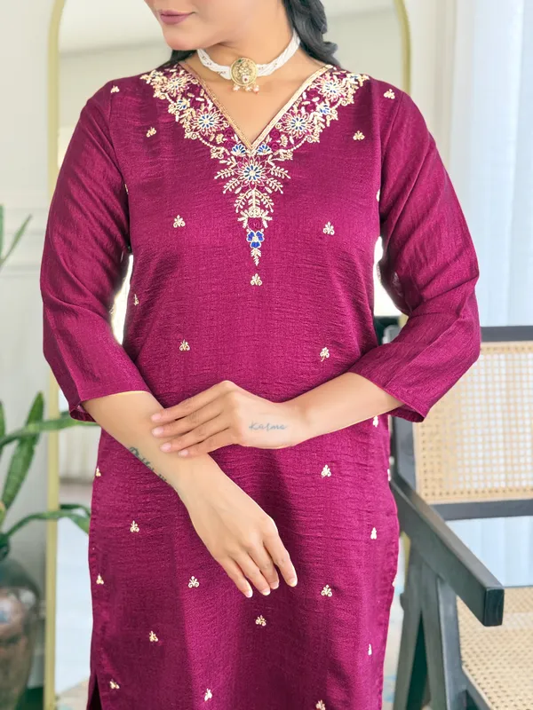 Maroon_Vichitra_Silk_Embroidered_Straight_Kurta_With_Vichitra_Silk_Pant_And_Dupatta_Sets_For_Women