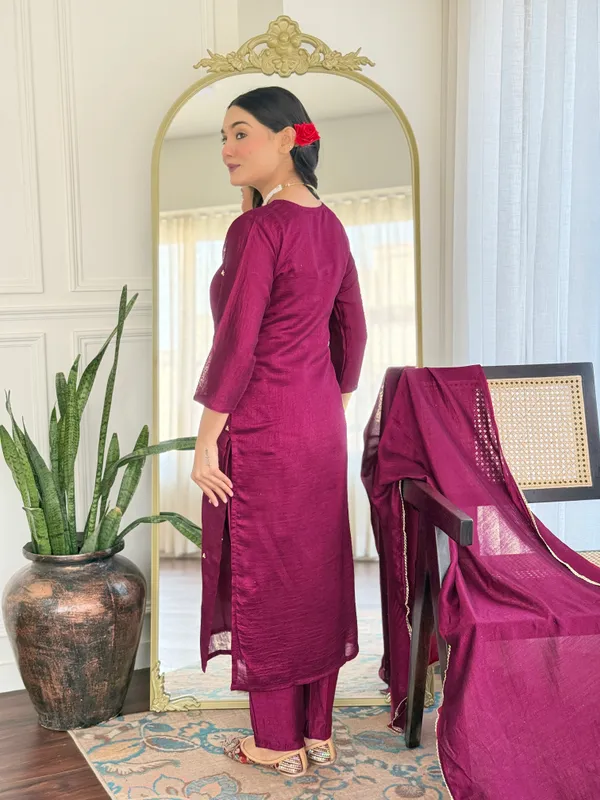 Maroon_Vichitra_Silk_Embroidered_Straight_Kurta_With_Vichitra_Silk_Pant_And_Dupatta_Sets_For_Women