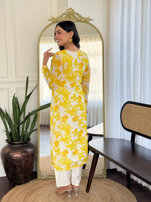 Off_White_Georgette_Printed_Kurta_With_Pant_And_Dupatta_Sets_For_Women