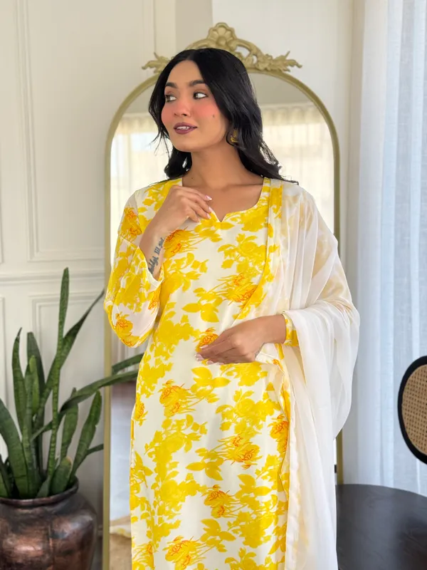 Off_White_Georgette_Printed_Kurta_With_Pant_And_Dupatta_Sets_For_Women