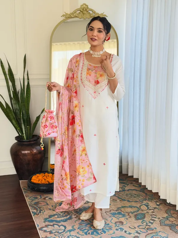 Off_White_Rayon_With_Inner_Embroidered_Straight_Kurta_With_Rayon_Pant_And_Silk_Chiffon_Laced_Dupatta_Sets_For_Women