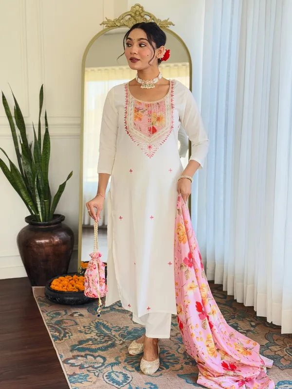 Off_White_Rayon_With_Inner_Embroidered_Straight_Kurta_With_Rayon_Pant_And_Silk_Chiffon_Laced_Dupatta_Sets_For_Women
