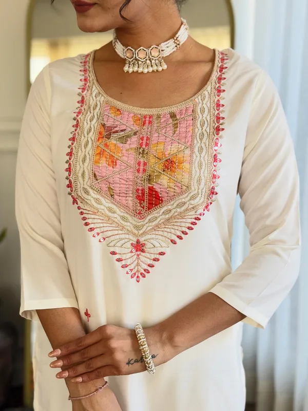Off_White_Rayon_With_Inner_Embroidered_Straight_Kurta_With_Rayon_Pant_And_Silk_Chiffon_Laced_Dupatta_Sets_For_Women