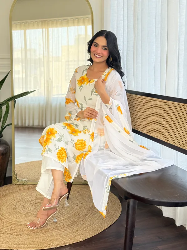 Off_White_Georgette_Printed_Kurta_With_Pant_And_Dupatta_Sets_For_Women
