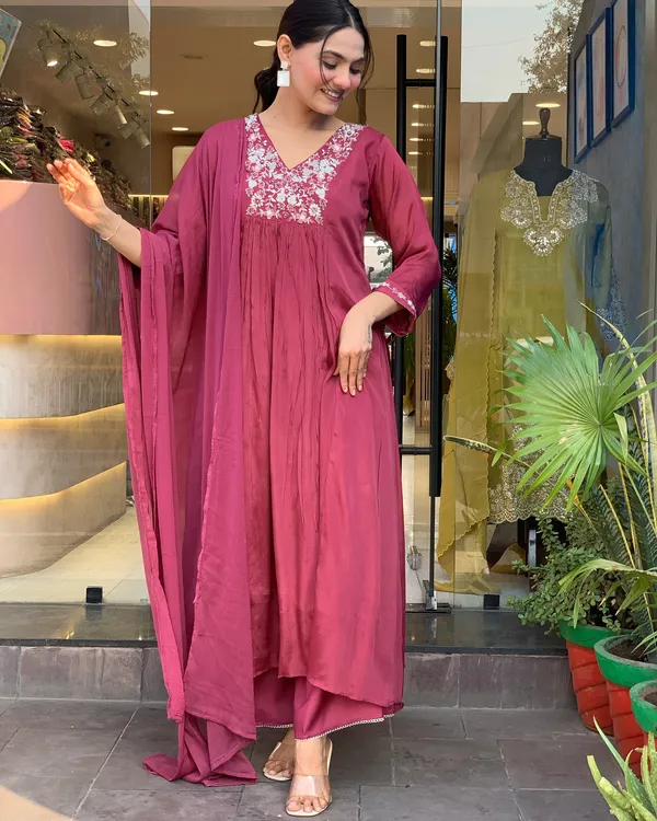 Pink_Viscose_Embroidered_Kurta_With_Viscose_Pant_And_Nazmeen_Dupatta_Sets_For_Women