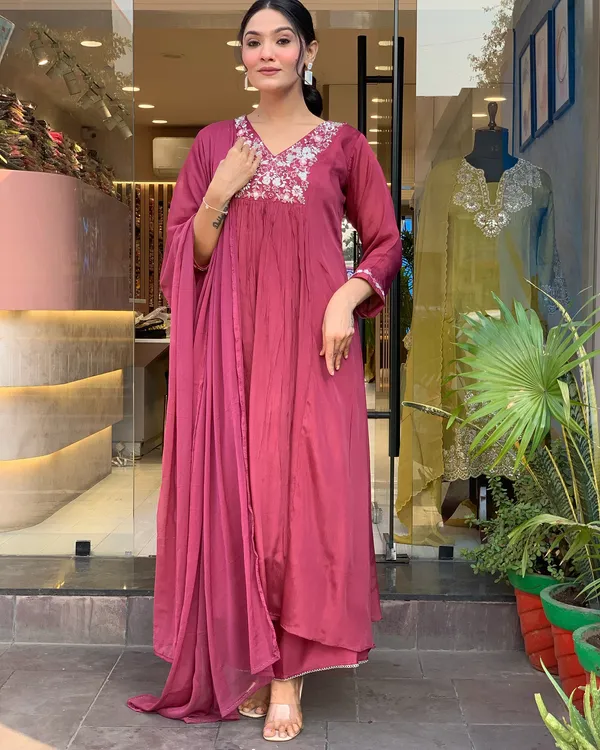 Pink_Viscose_Embroidered_Kurta_With_Viscose_Pant_And_Nazmeen_Dupatta_Sets_For_Women