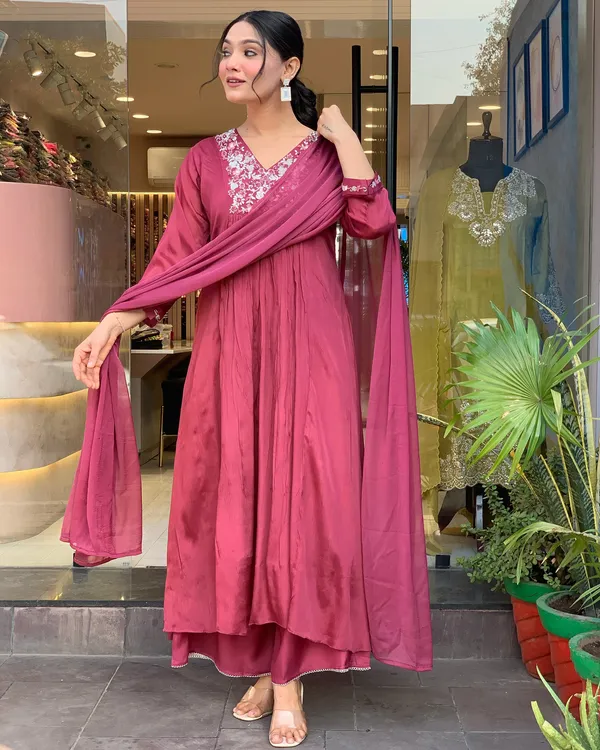 Pink_Viscose_Embroidered_Kurta_With_Viscose_Pant_And_Nazmeen_Dupatta_Sets_For_Women